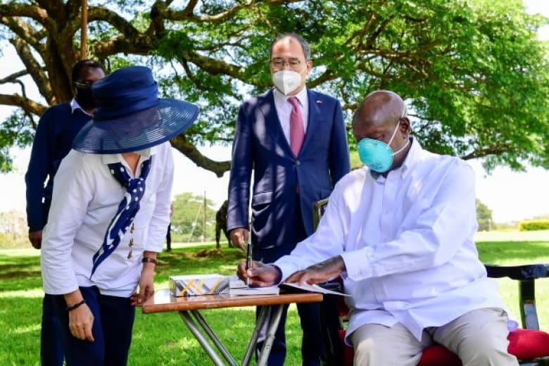 President Museveni Hails Chinese Support to Africa