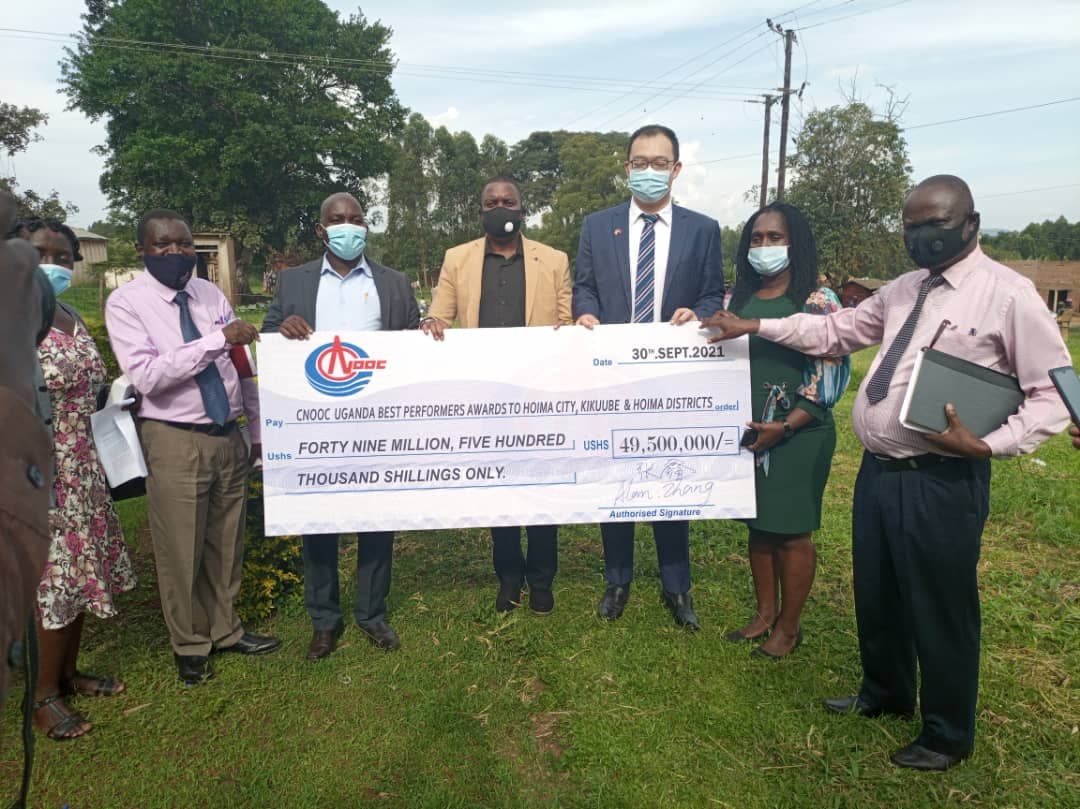 UNEB 2020: CNOOC Rewards Best Performing Candidates in Hoima, Kikuube