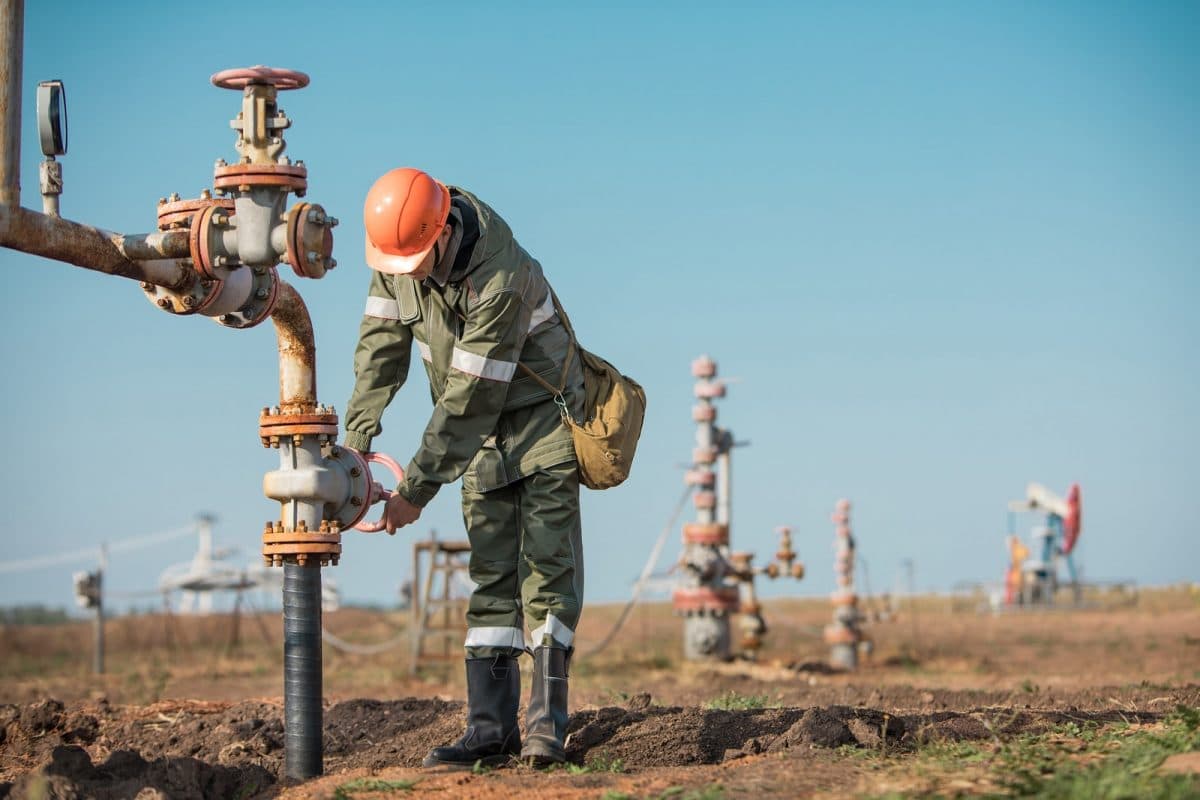 Handling Work Permit Applications for Expatriates in Uganda’s Oil and Gas Sector: Giving You Direction