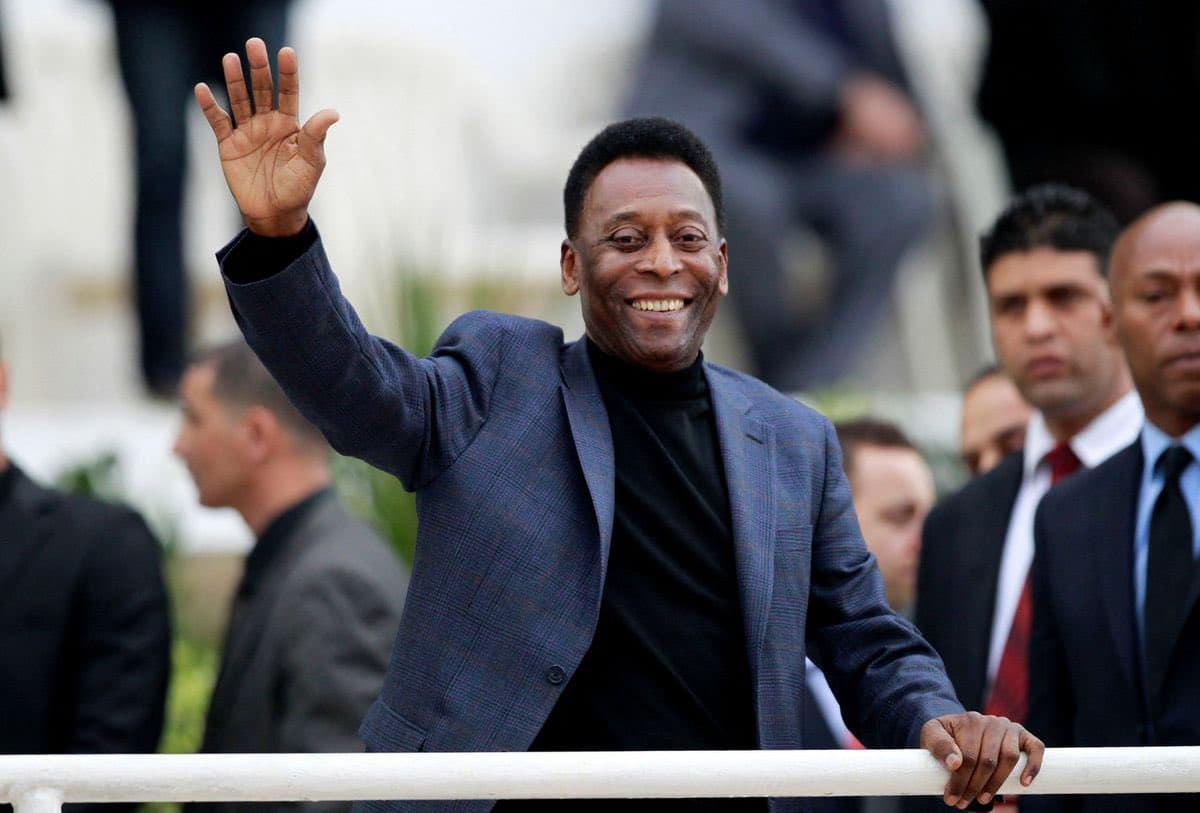 World Pays Tribute to Soccer Legend Pele