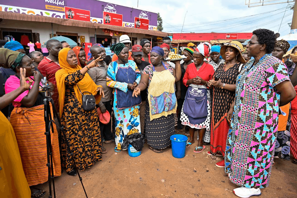 Museveni Boosts Luwero Vendors With Cash Support