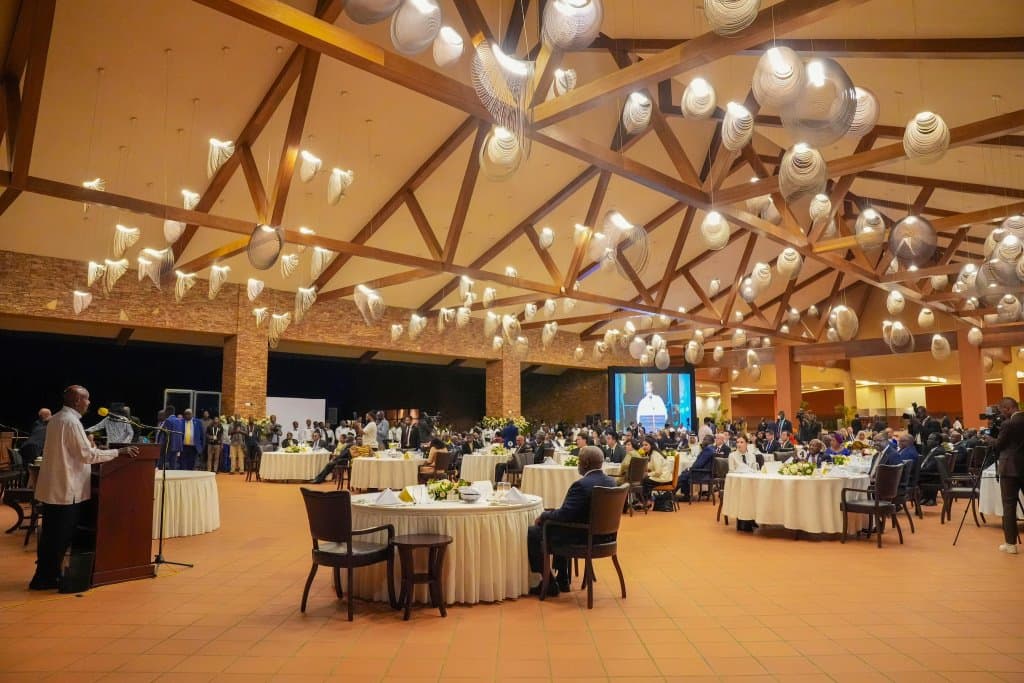 President Museveni speaking to the guests at a State Dinner at Munyonyo head of the swearing-in ceremony.