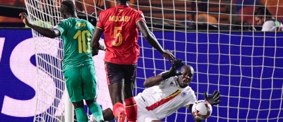 Senegal's forward Sadio Mane (L) scores a goal during the 2019 Africa Cup of Nations (CAN) Round of 16 football match between Uganda and Senegal at the Cairo International Stadium in the Egyptian capital on July 5, 2019 