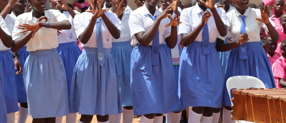 Schools to close earlier on Ebola
